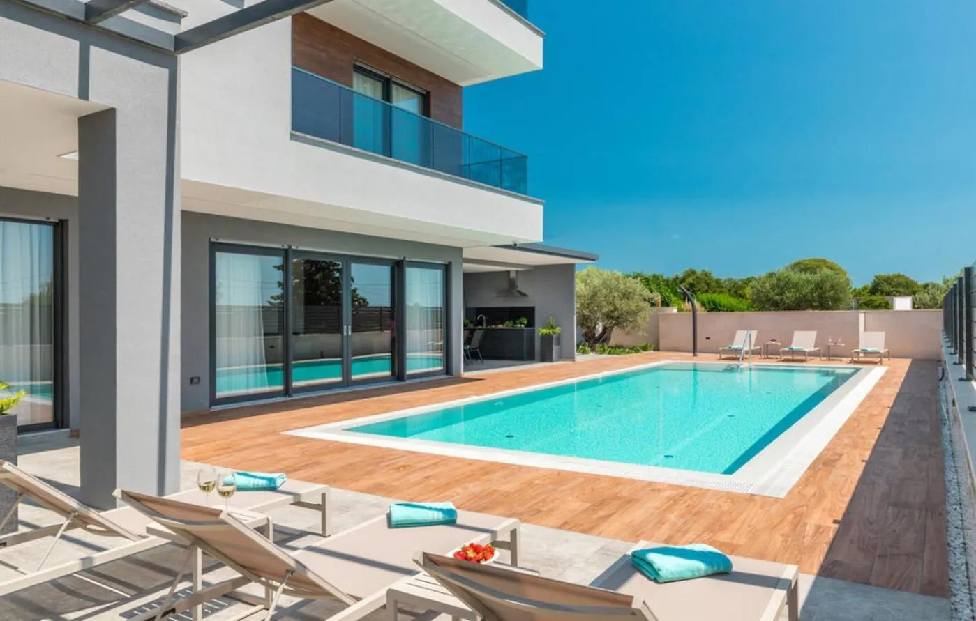 Villa Bellatrix In Fazana With Beach Front And Sea View