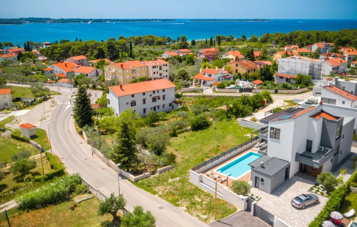 Villa Bellatrix In Fazana With Beach Front And Sea View