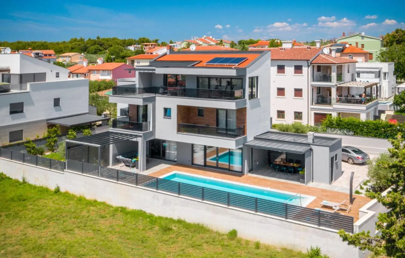 Villa Bellatrix In Fazana With Beach Front And Sea View