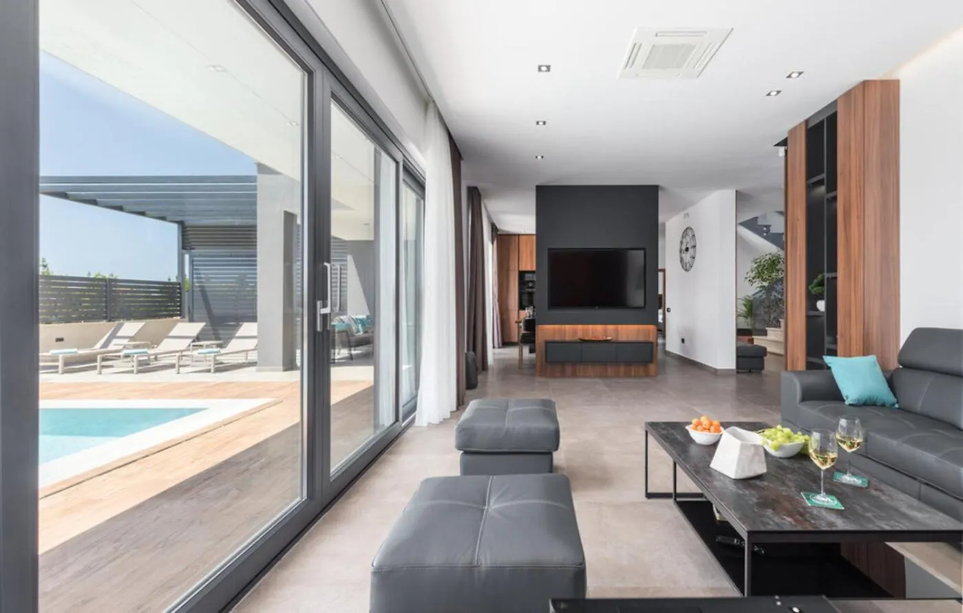 Villa Bellatrix In Fazana With Beach Front And Sea View 크로아티아