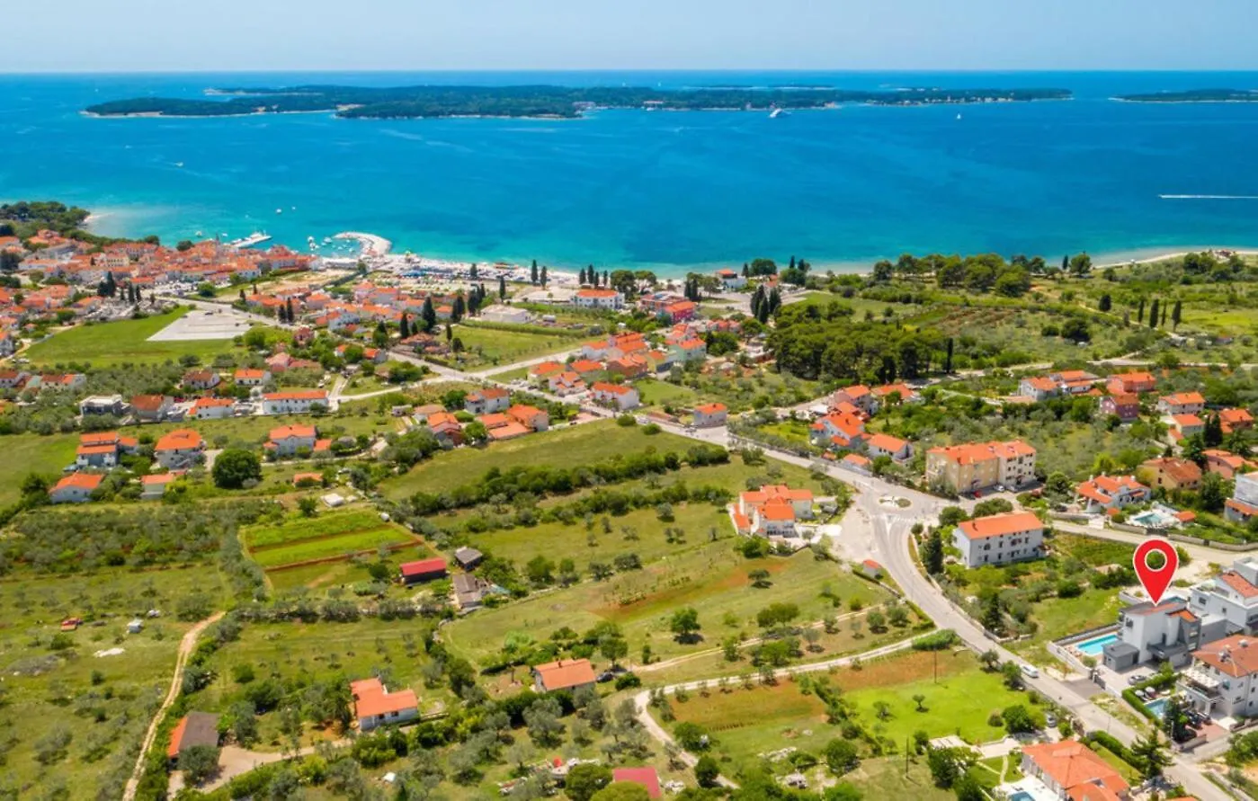 Villa Bellatrix In Fazana With Beach Front And Sea View 0*,  크로아티아