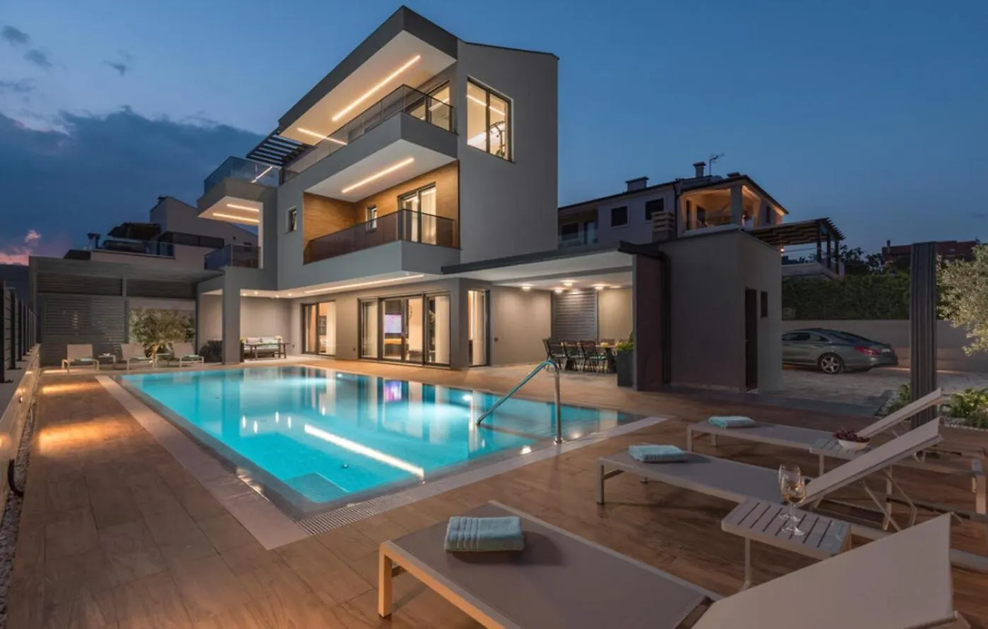 Villa Bellatrix In Fazana With Beach Front And Sea View